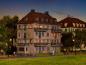 Preview: Kibri 38357 H0 Mehrfamilienhaus mit Balkon und Terrasse