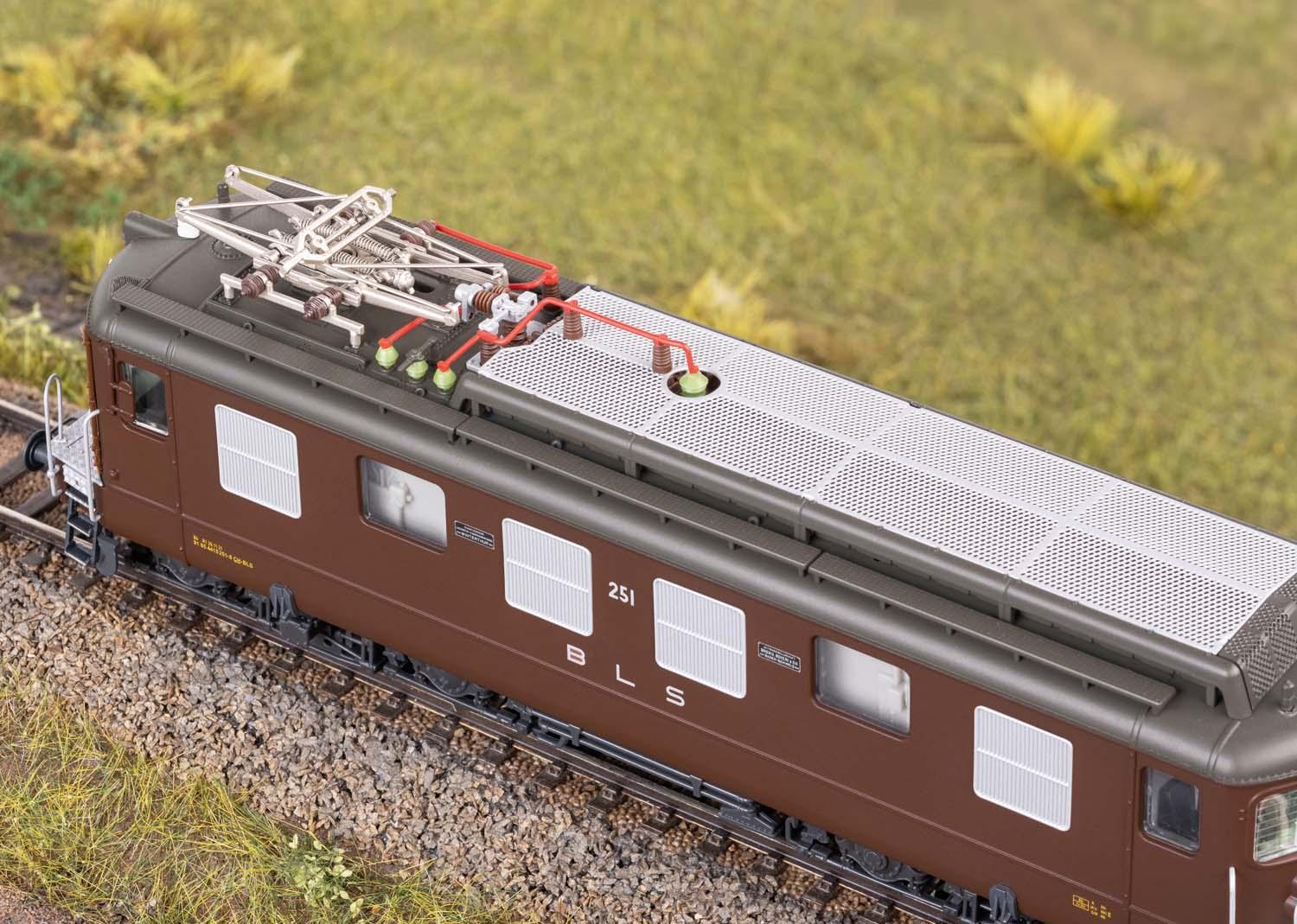 Märklin 38044 E-Lok Ae 4/4 251 BLS