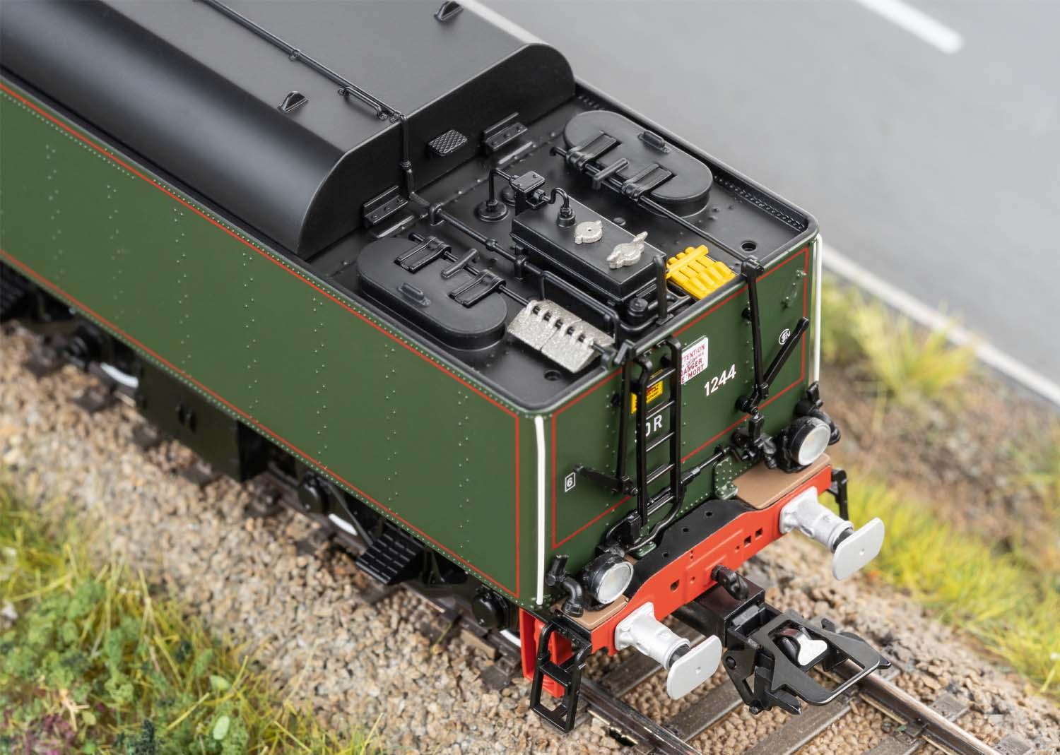 Trix H0 25141 Dampflok Serie 141-R SNCF