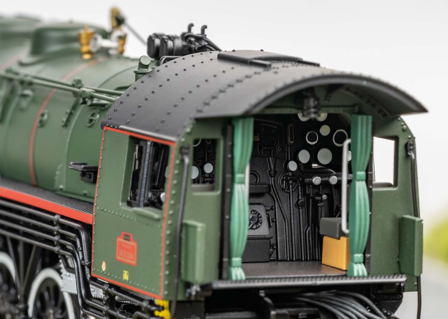 Trix H0 25141 Dampflok Serie 141-R SNCF