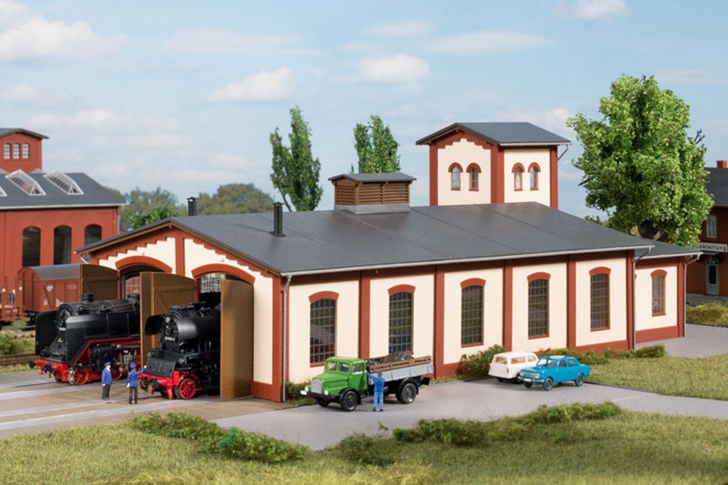 Auhagen 13342 Lokschuppen mit Wasserturm TT