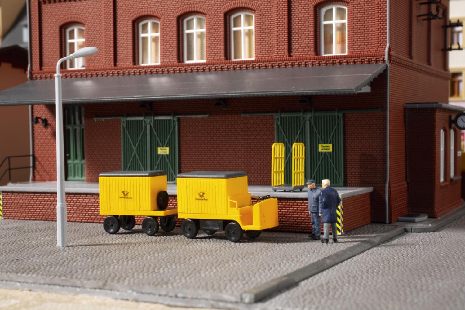 Auhagen 43663 Elektrokarren Post mit Anhänger TT