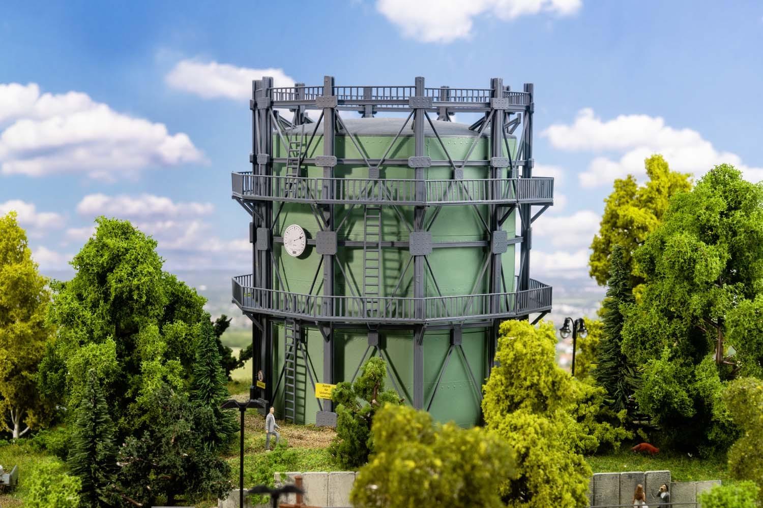 Faller 130157 H0 Gasometer mit Rohrleitungen