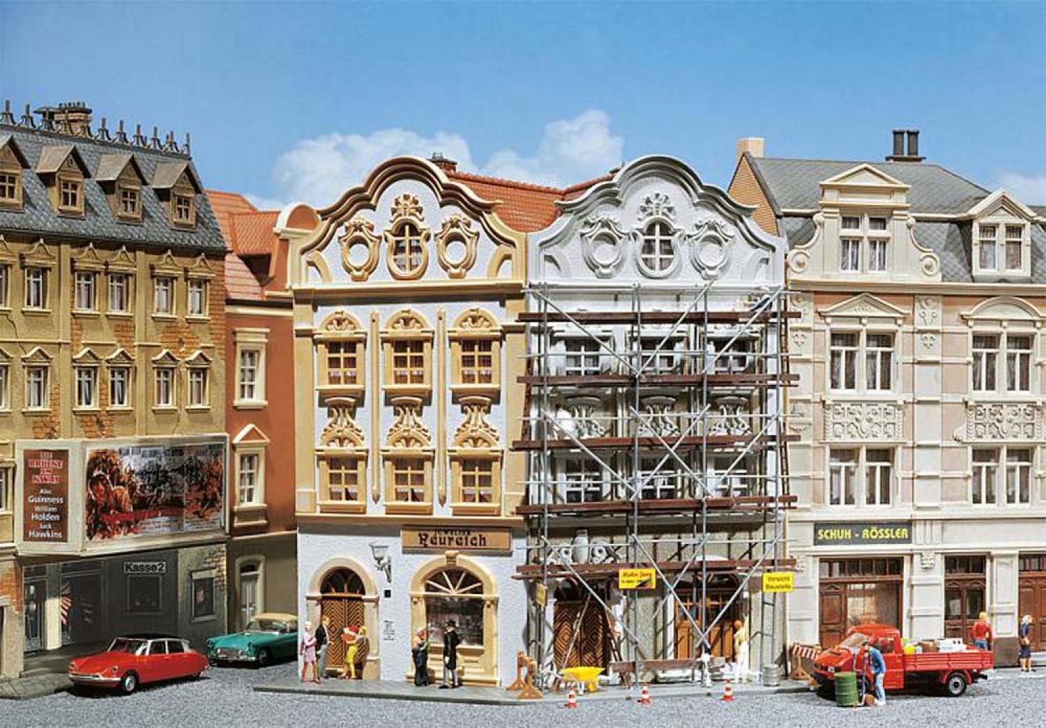 Faller 130452 Winkel-Stadthaus mit Malergerüst