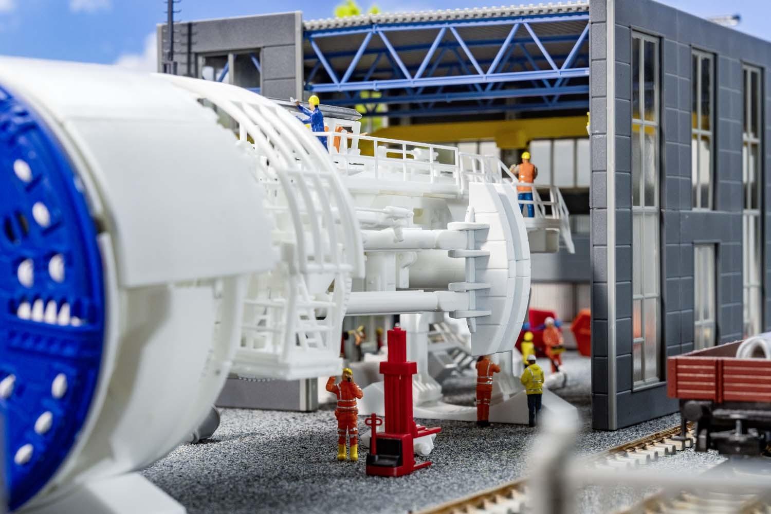 Faller 130897 H0 Tunnelbohrmaschine im Bau