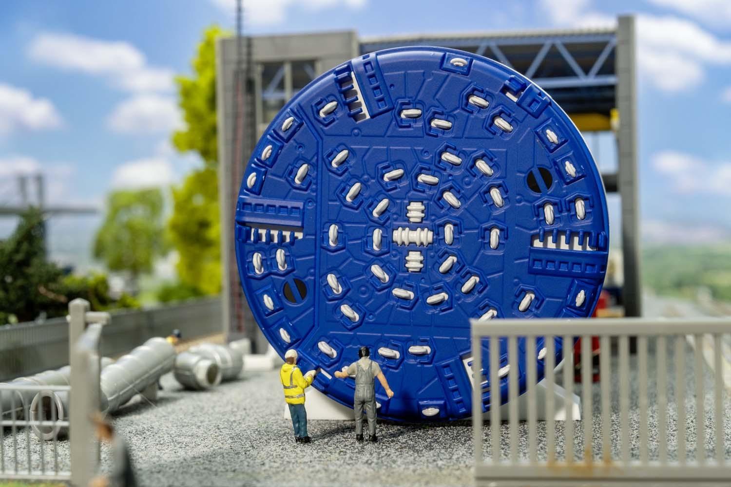 Faller 130897 H0 Tunnelbohrmaschine im Bau