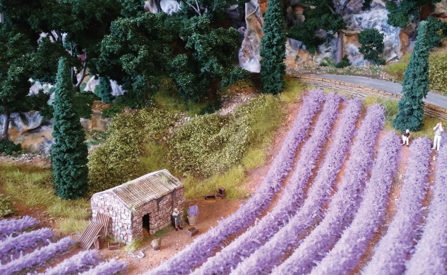 Heki 1826 10 Grasstreifen lavendel, 100 mm lang, 5-6 mm hoch