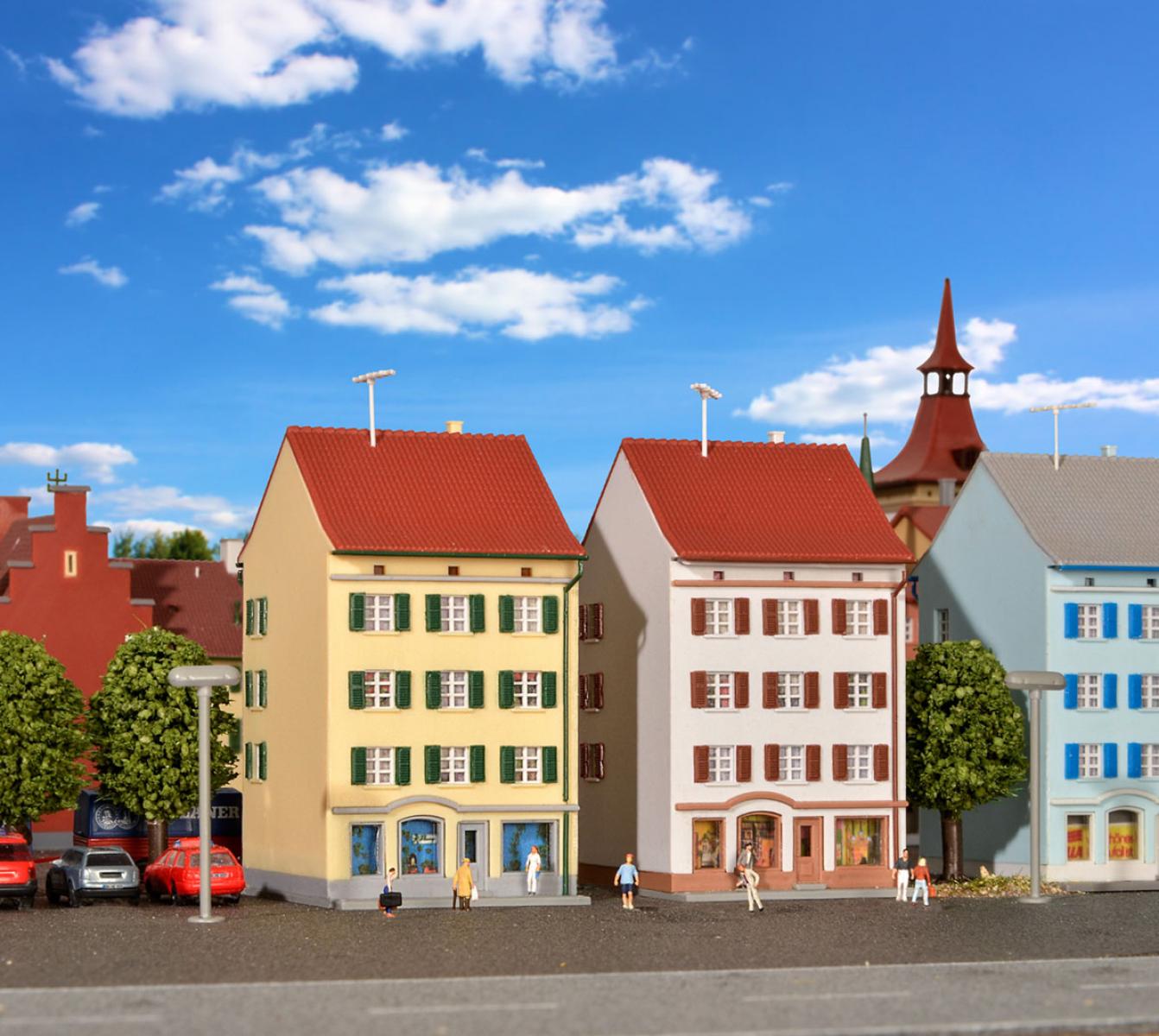Kibri 36843 Z Wohnhaus mit Ladengesch.,2