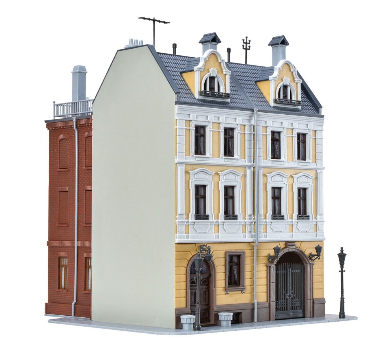 Kibri 38389 H0 Stadthaus mit Fabrikanbau