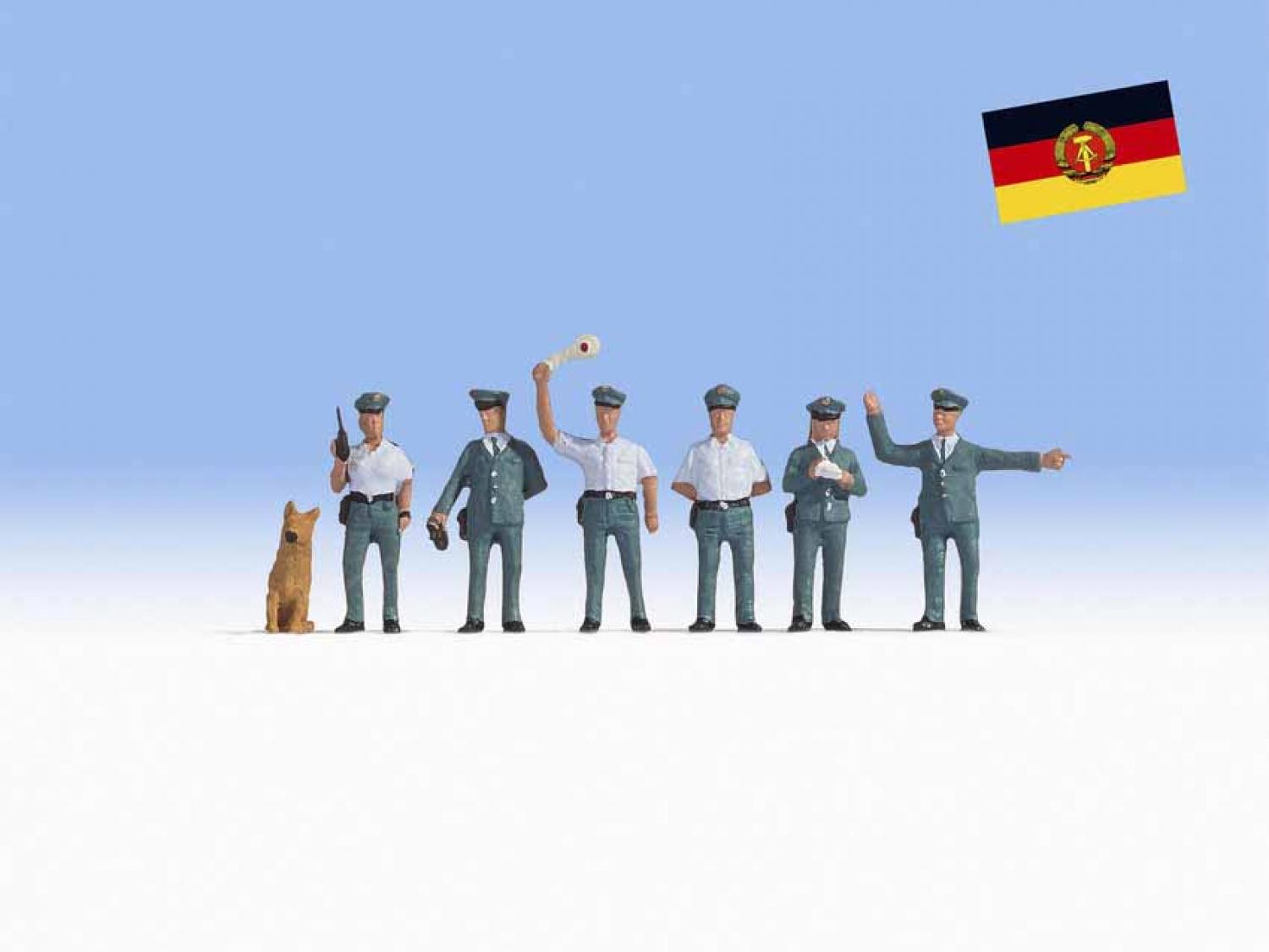NOCH 45076 Volkspolizisten DDR  (TT)