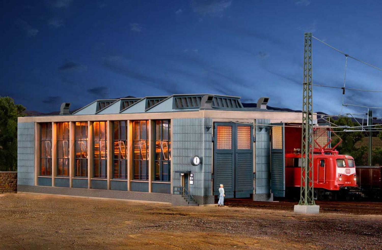 Vollmer 45765 H0 E-Lokschuppen mit Türschl.