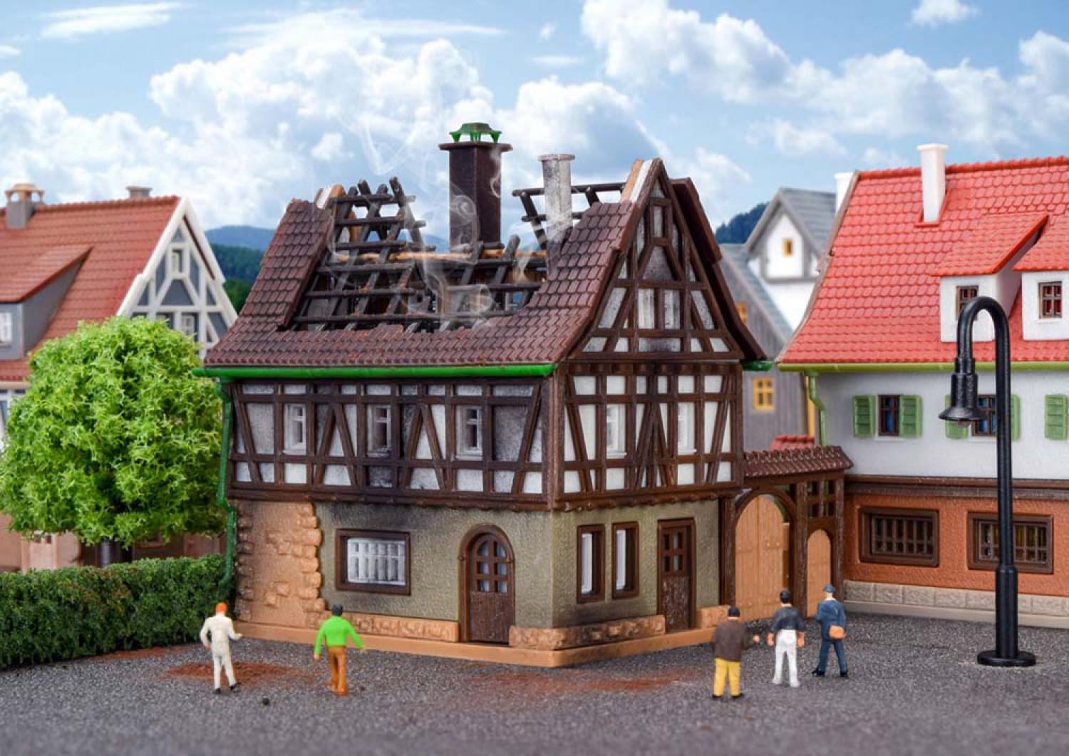 Vollmer 49538 Z Brennendes Haus