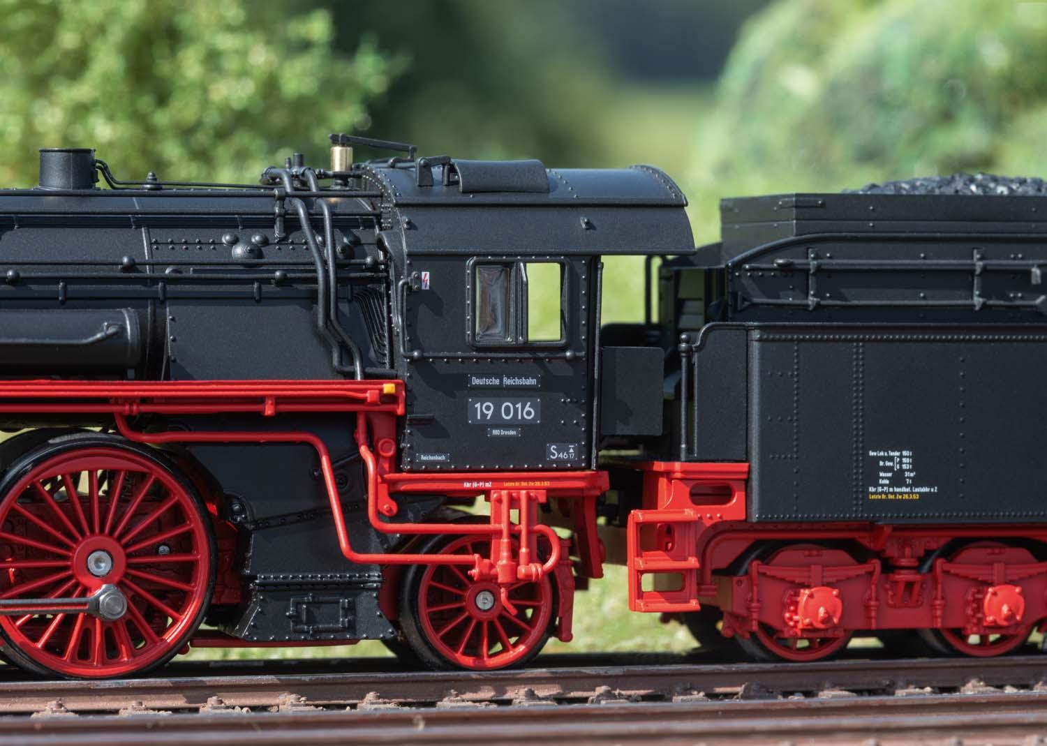 Märklin 38190 Dampflok 19 016 (Sachsenstolz)