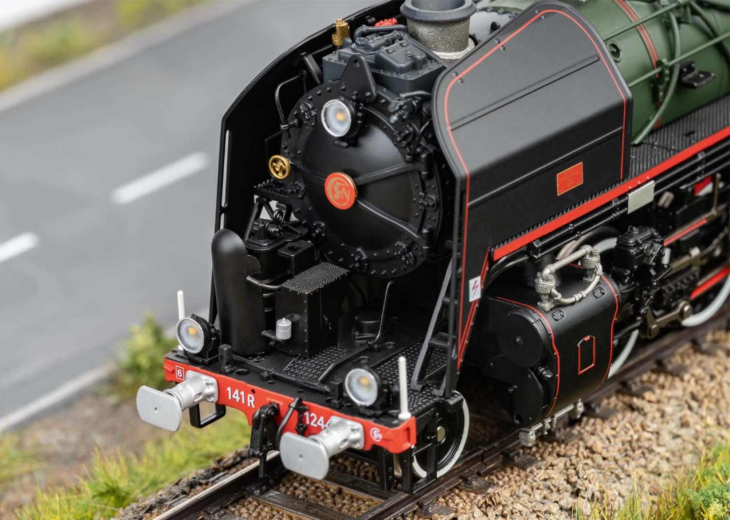 Trix H0 25141 Dampflok Serie 141-R SNCF