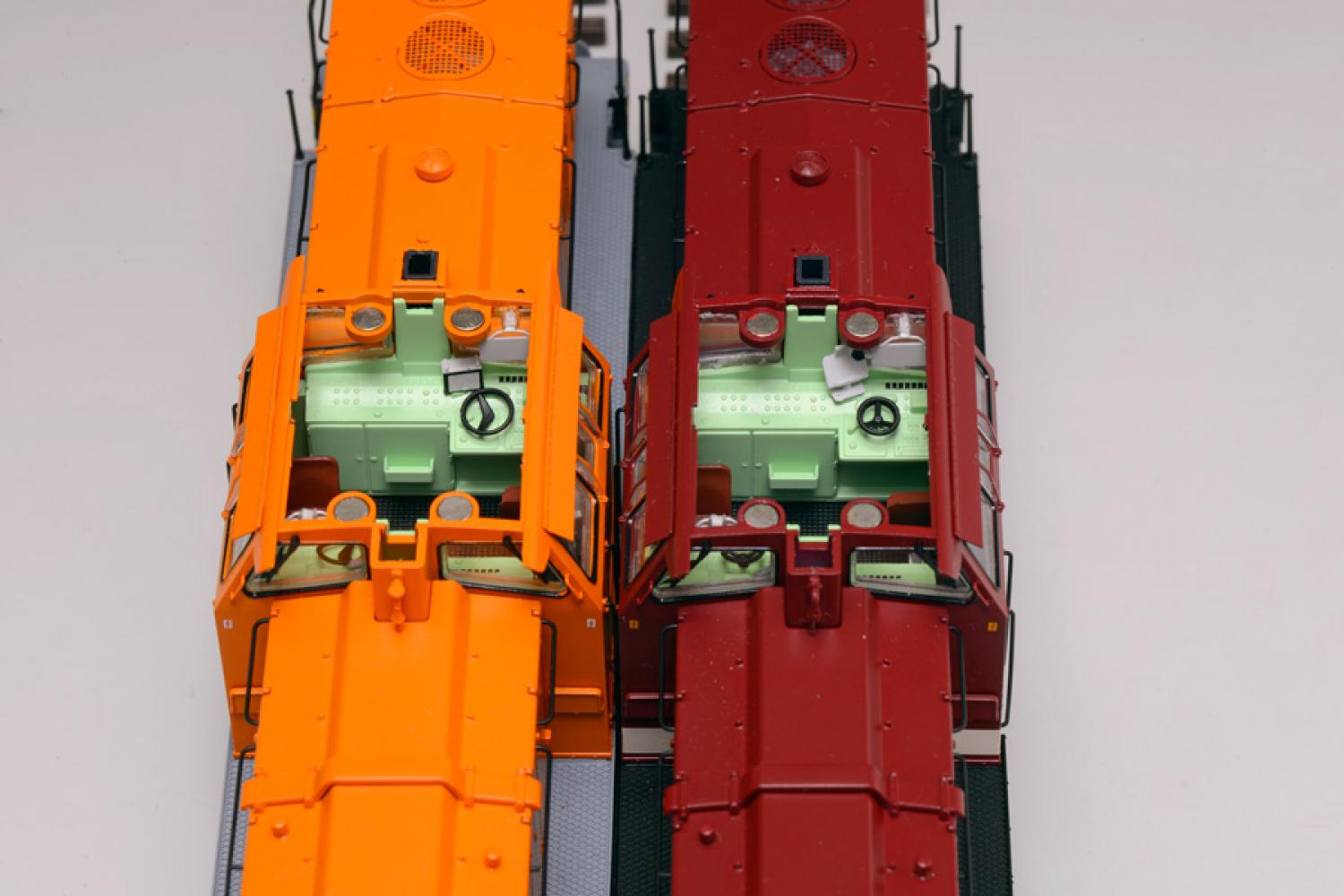 ESU 31764 Diesellok V100 LDK, AC/DC, Rauch/Kuppl.