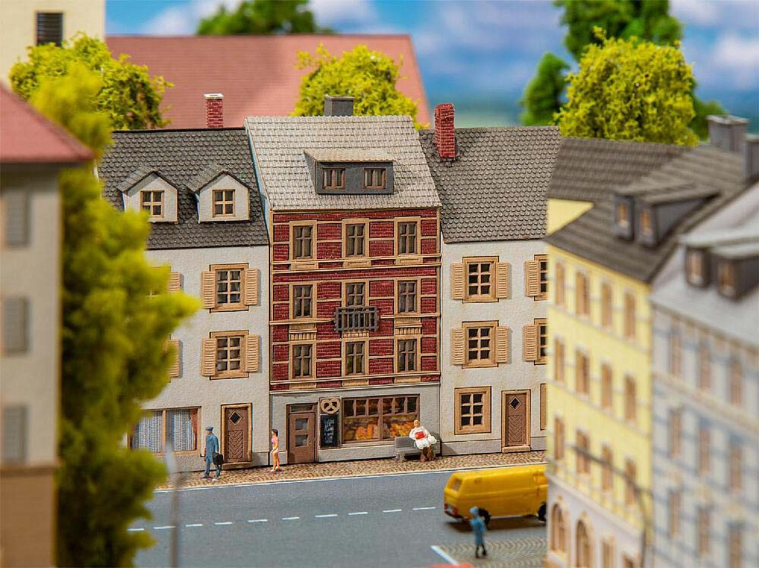 Faller 282792 Stadthaus mit Bäckerei