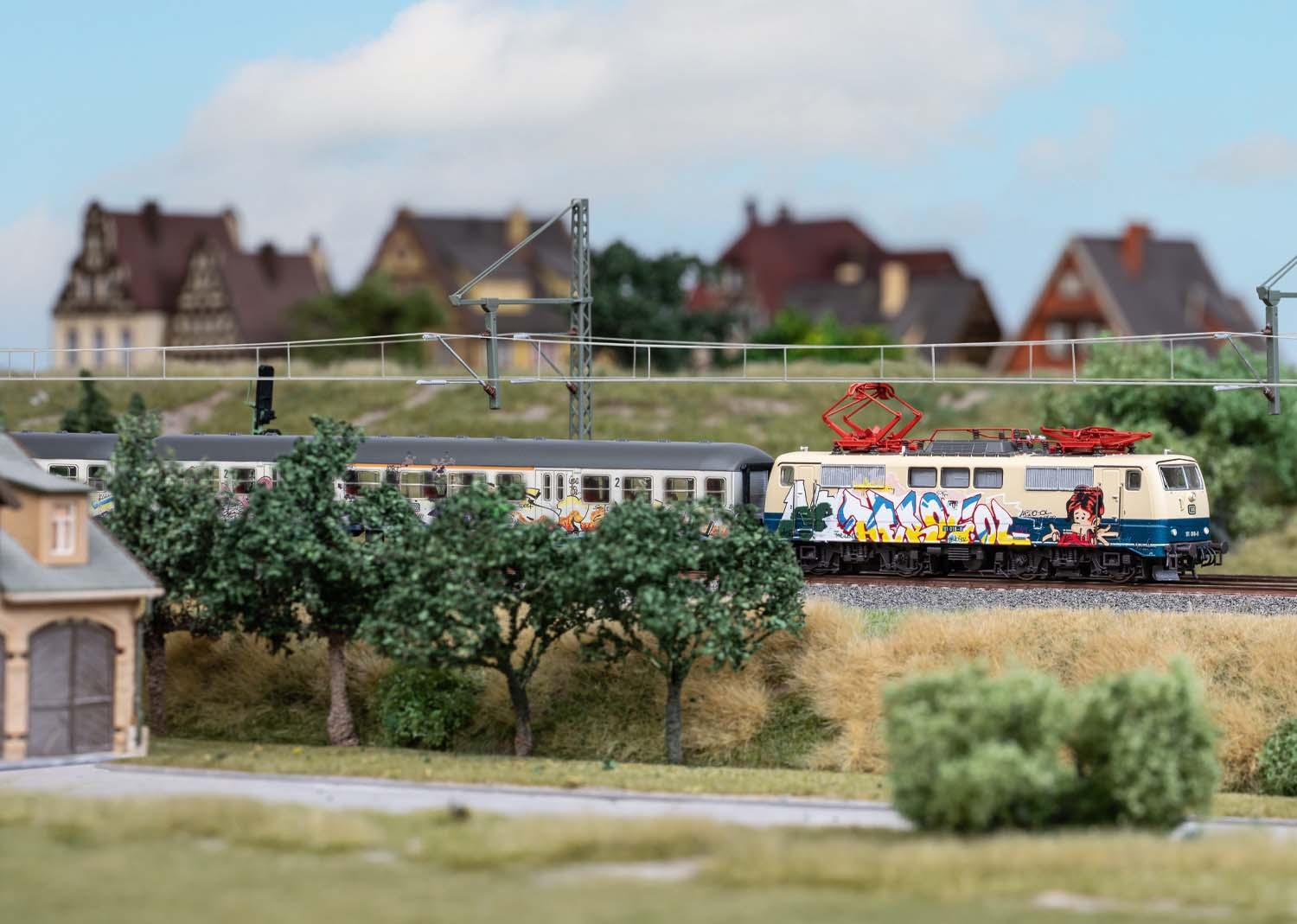 Minitrix 16724 E-Lok BR 111 DB (MHI)