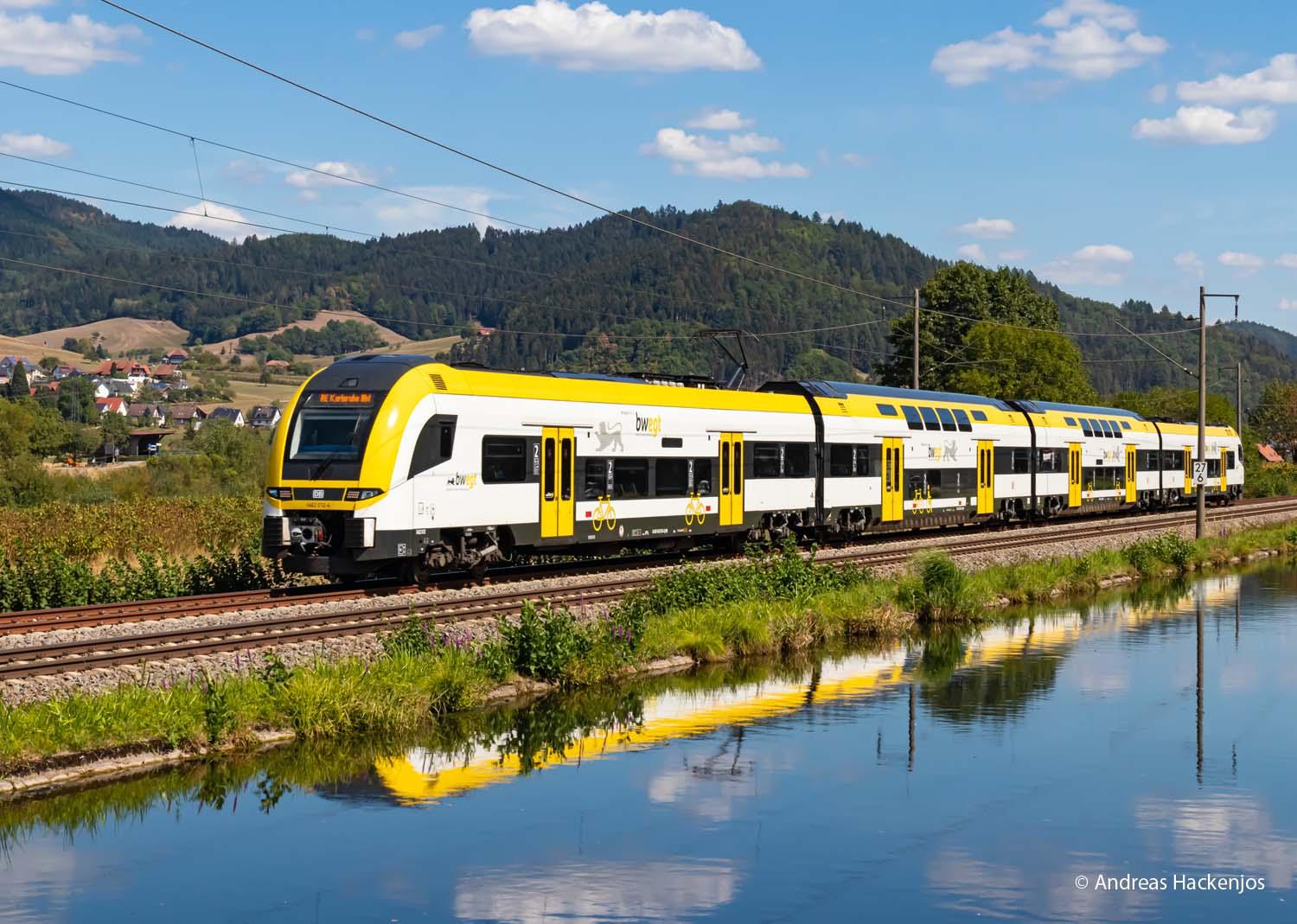 Trix 25463 E-Triebzug Desiro HC bwegt