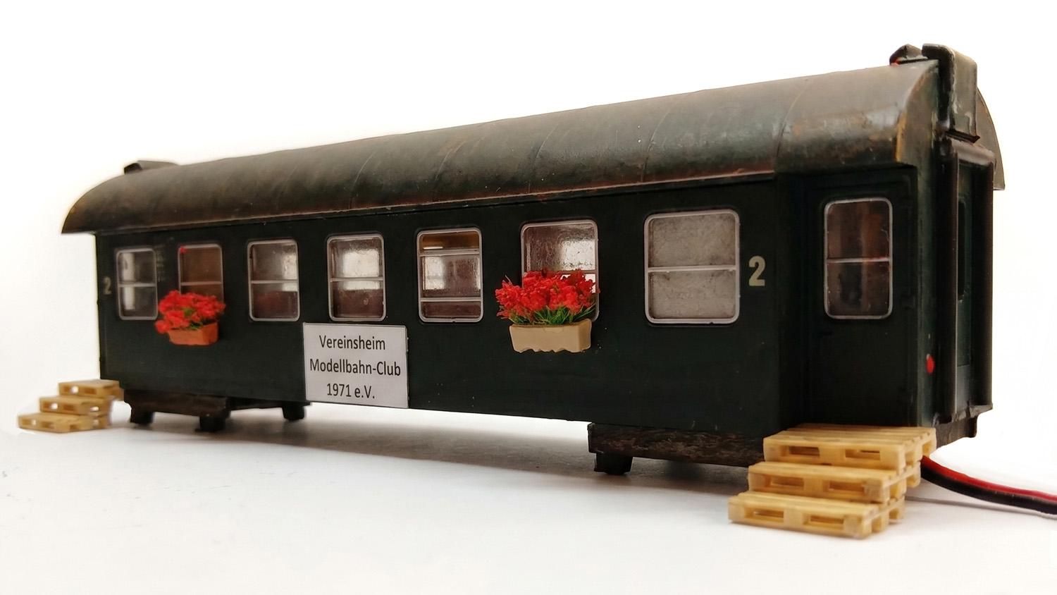 LB-MC999 Umbauwagen als Vereinsheim (H0)