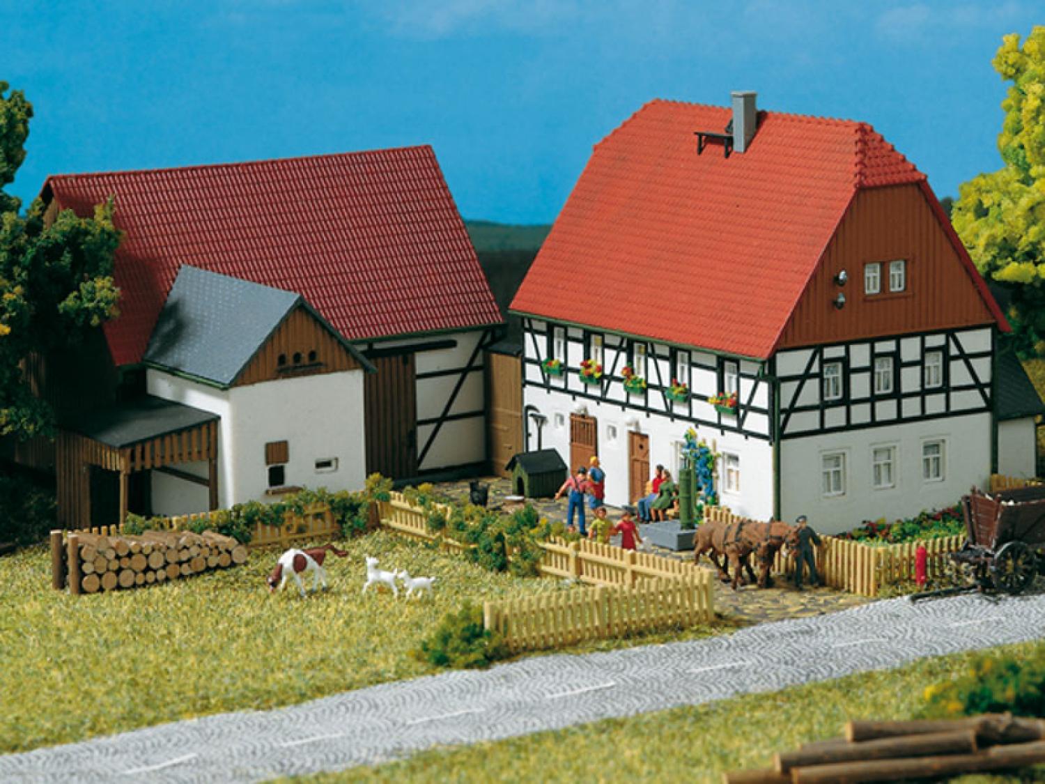 Auhagen 11350 Kleines Gehöft H0