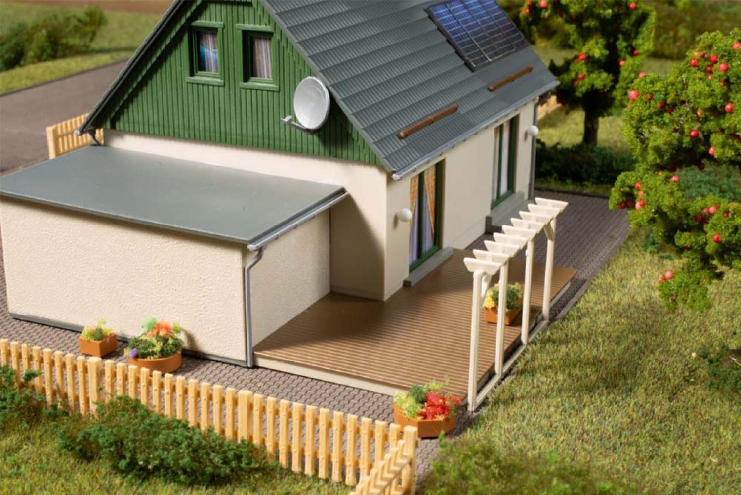 Auhagen 11454 Einfamilienhaus mit Garage H0
