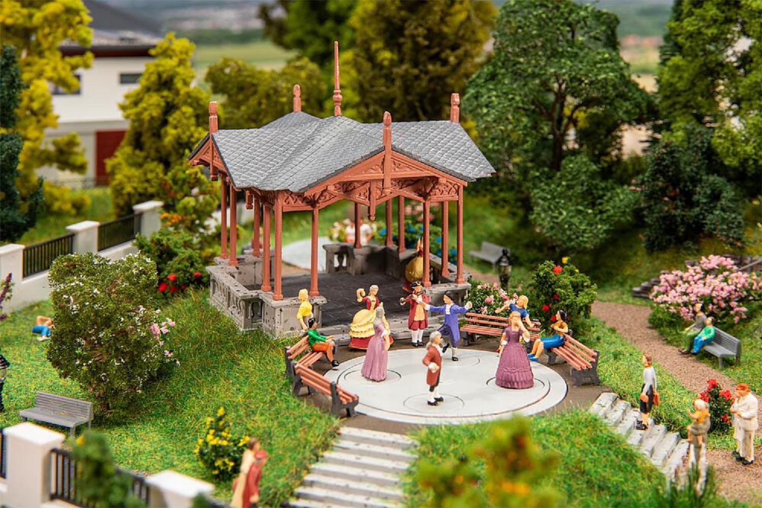Faller 130655 H0 Musikpavillon mit Tanzenden