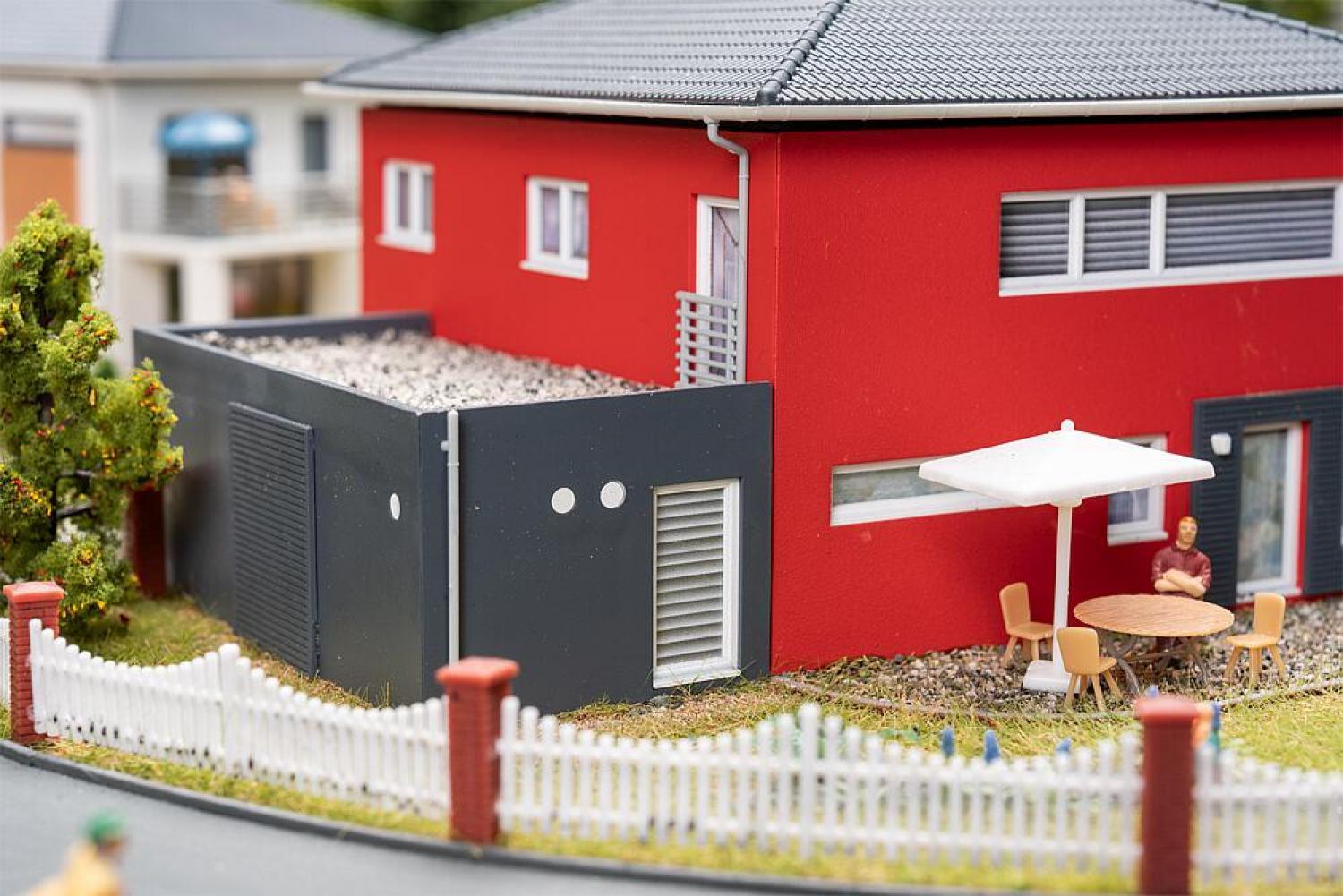 Faller 130743 H0 WeberHaus CityLife, rot