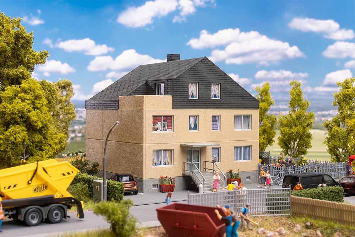 Faller 130755 Mehrfamilienhaus