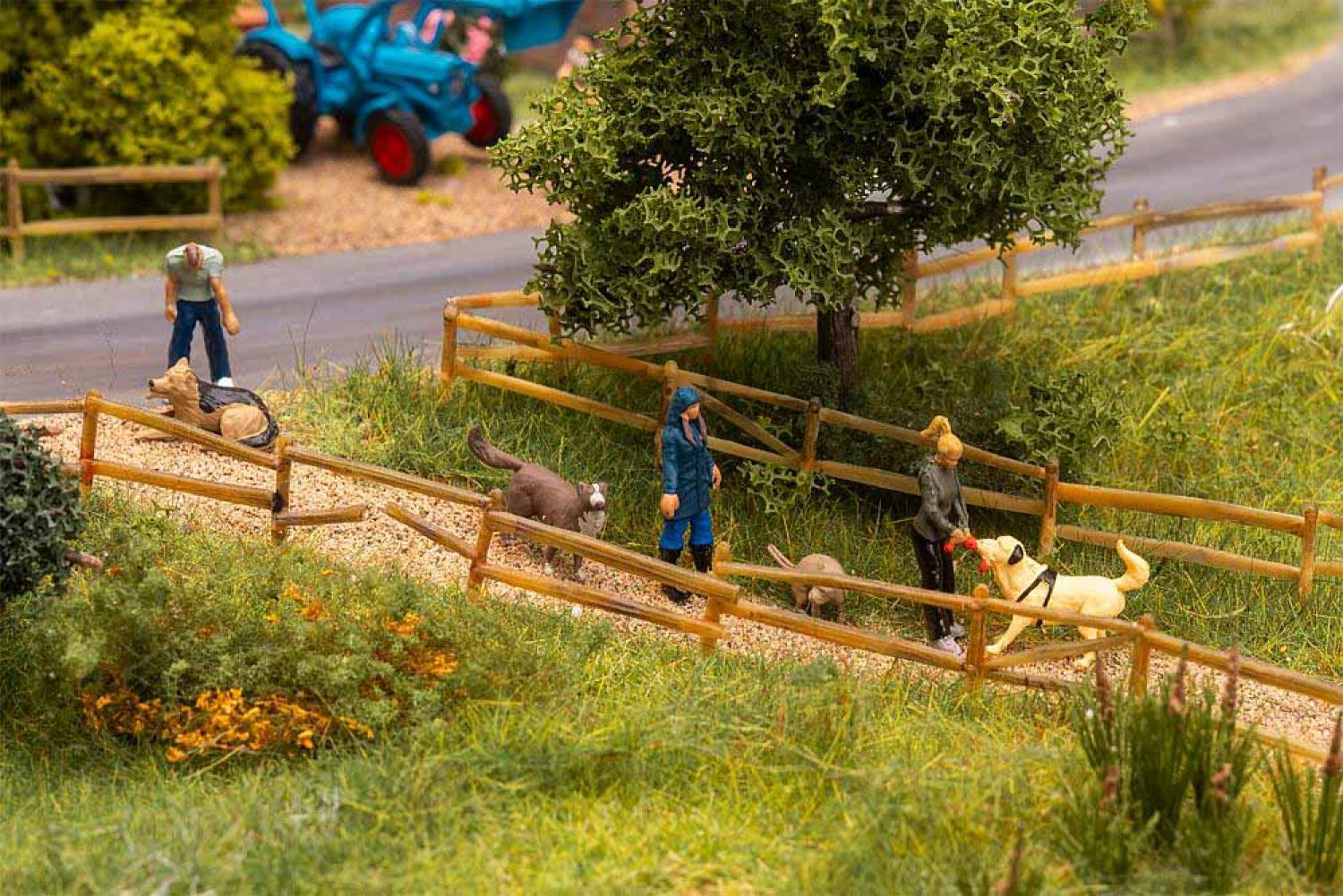 Faller 151745 Spaziergänger mit Hunden