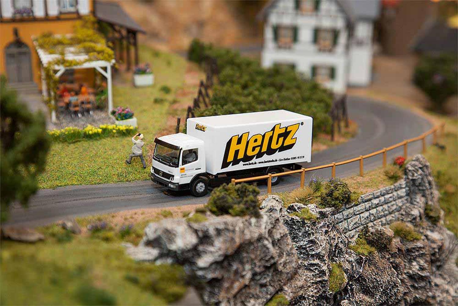 Faller 161560 LKW MB Atego Hertz (HERPA)