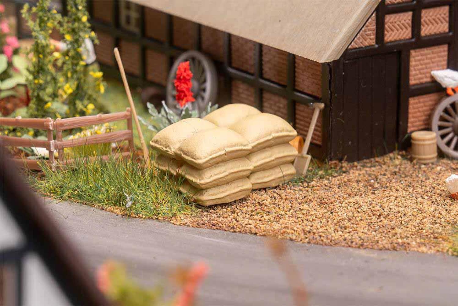 Faller 180010 30 Säcke, gestapelt