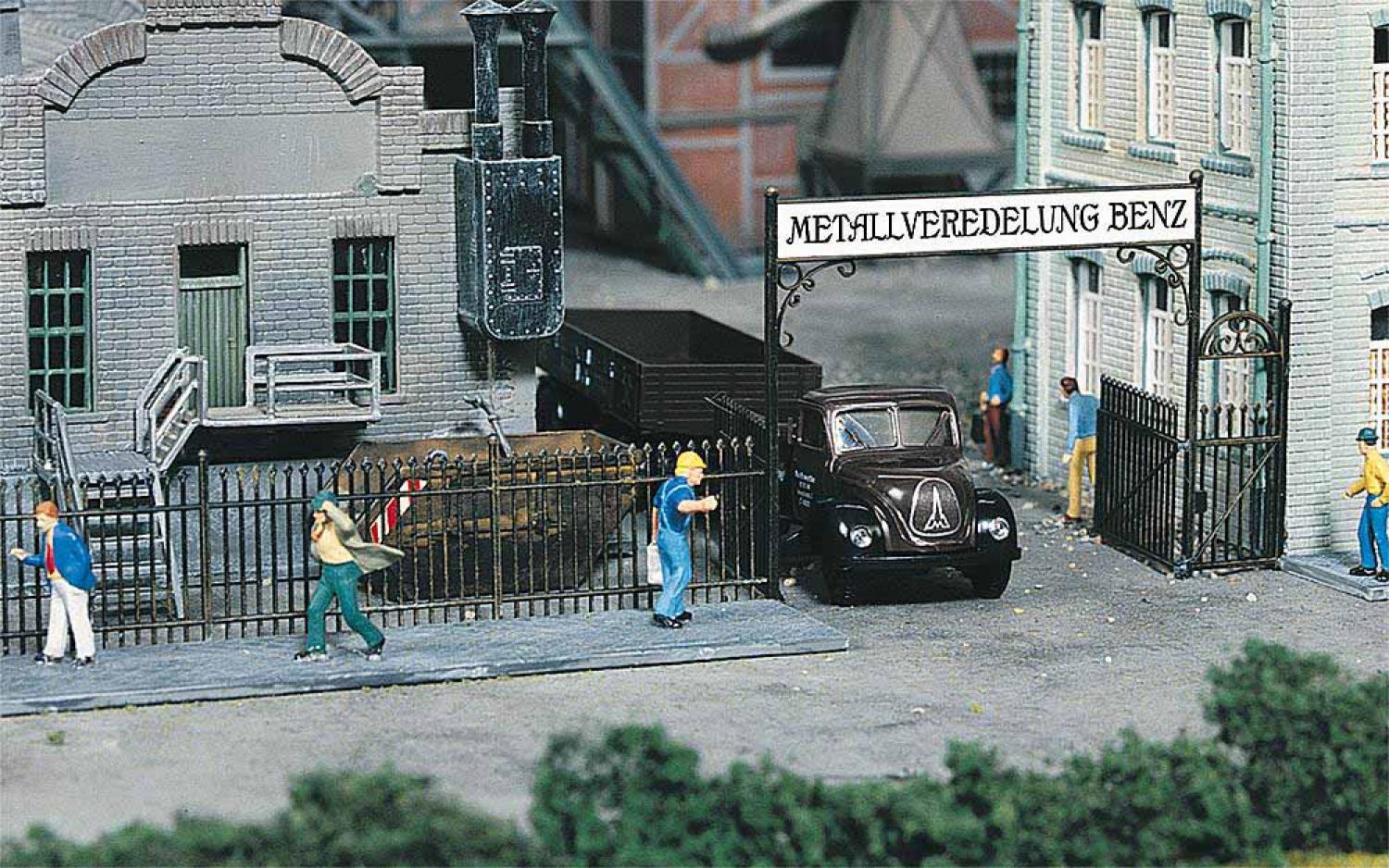 Faller 180412 Eisenzaun mit Tor, 1046 mm