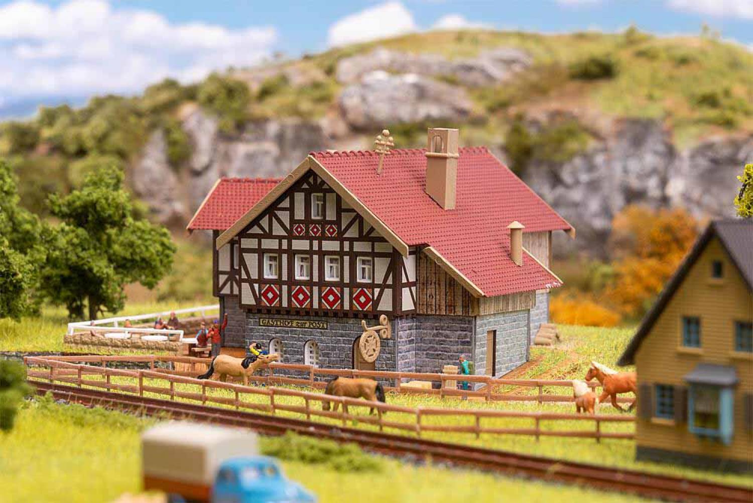 Faller 232138 Gasthaus Zur Post mit Biergarten