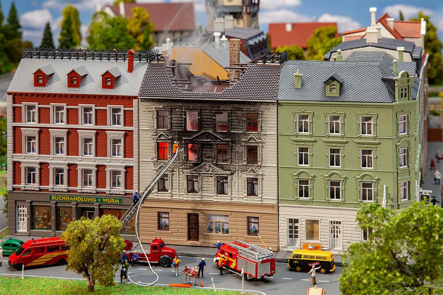 Faller 232326 Brennendes Wohnhaus