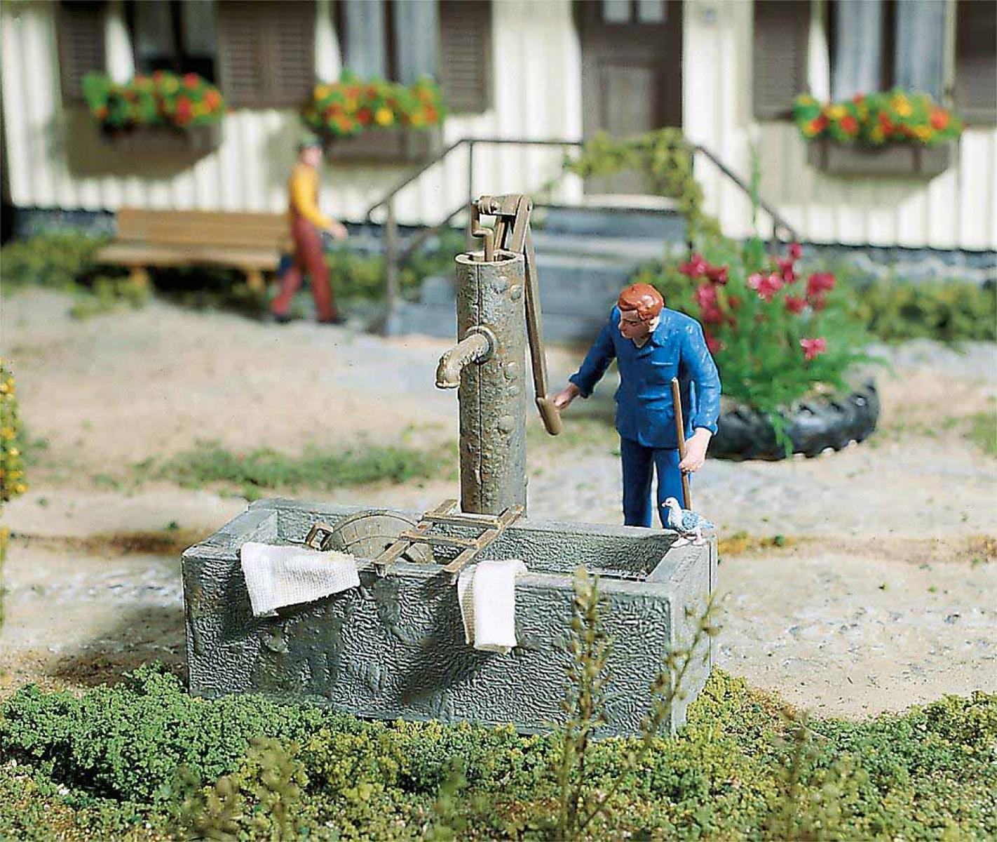 POLA G 333212 Pumpbrunnen mit Wassertrog