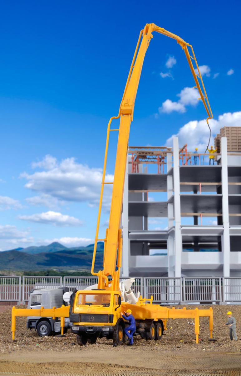 Kibri 10200 H0 Betonpumpe 4achsig Schwing