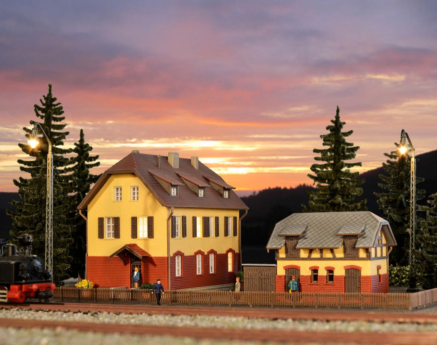 Kibri 37112 N Eisenbahnergebäude m. Nebeng.