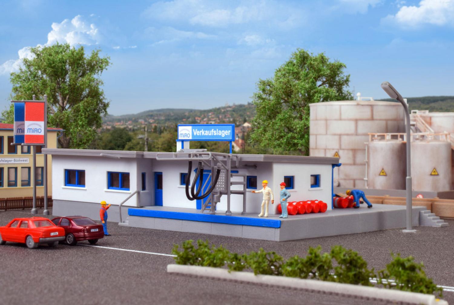 Kibri 37469 N Verkaufsbüro MIRO mit Abfüllanlage