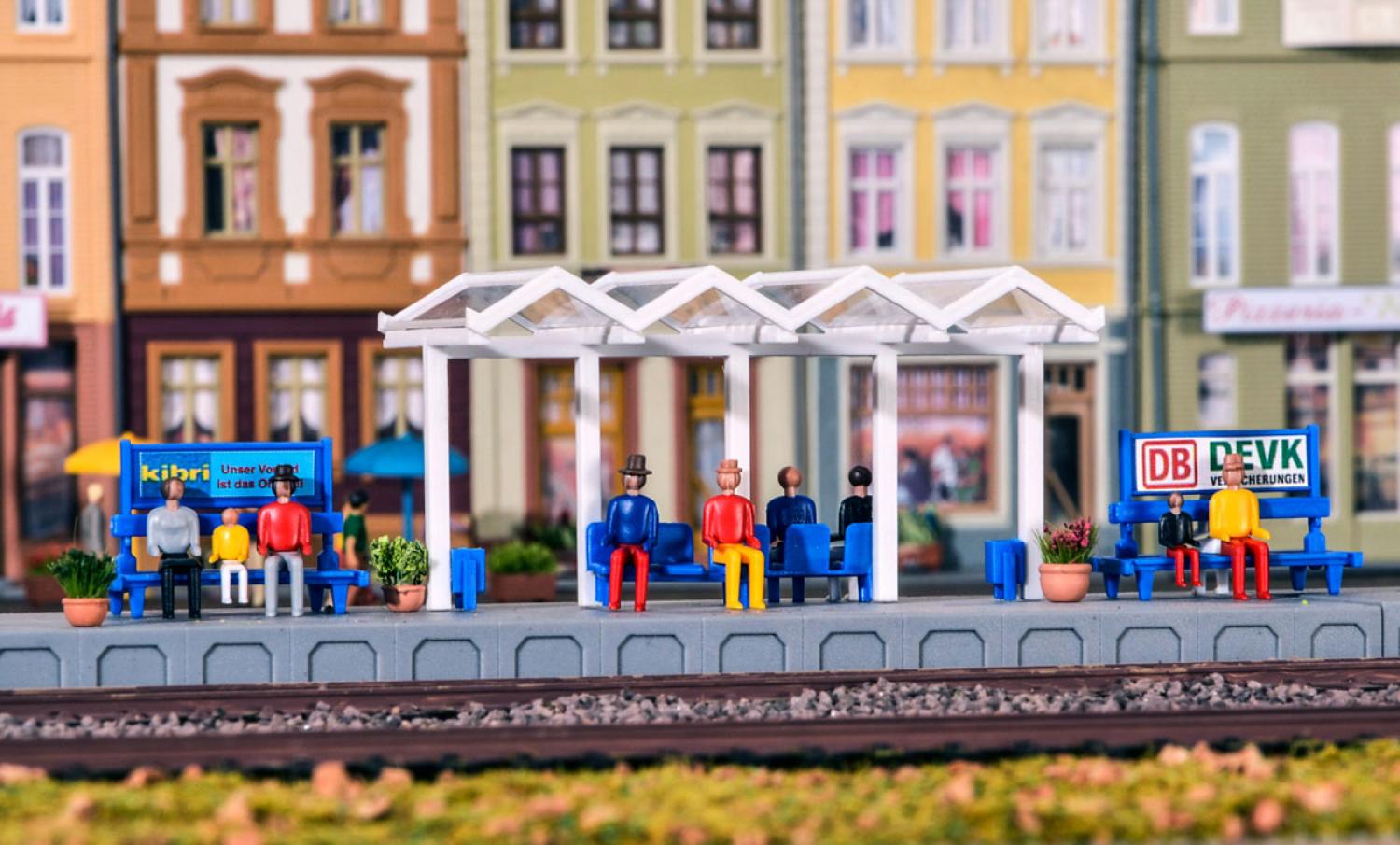 Kibri 38114 H0 Deko-Set Sitzende Figuren