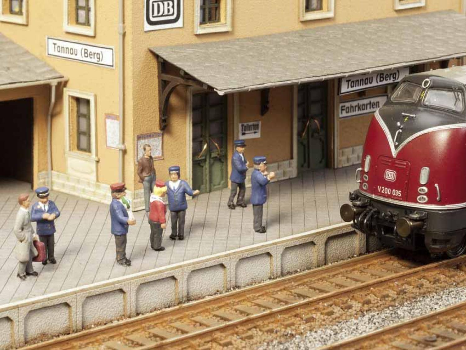 NOCH 12800 H0 Auf dem Bahnsteig (micro-sound)