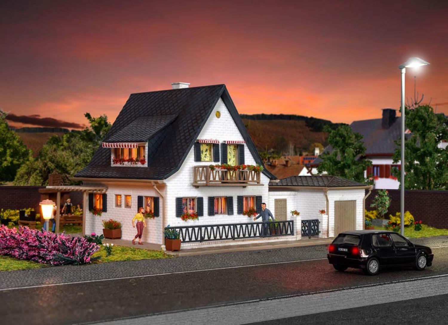 Vollmer 43718 H0 Wohnhaus mit Garage