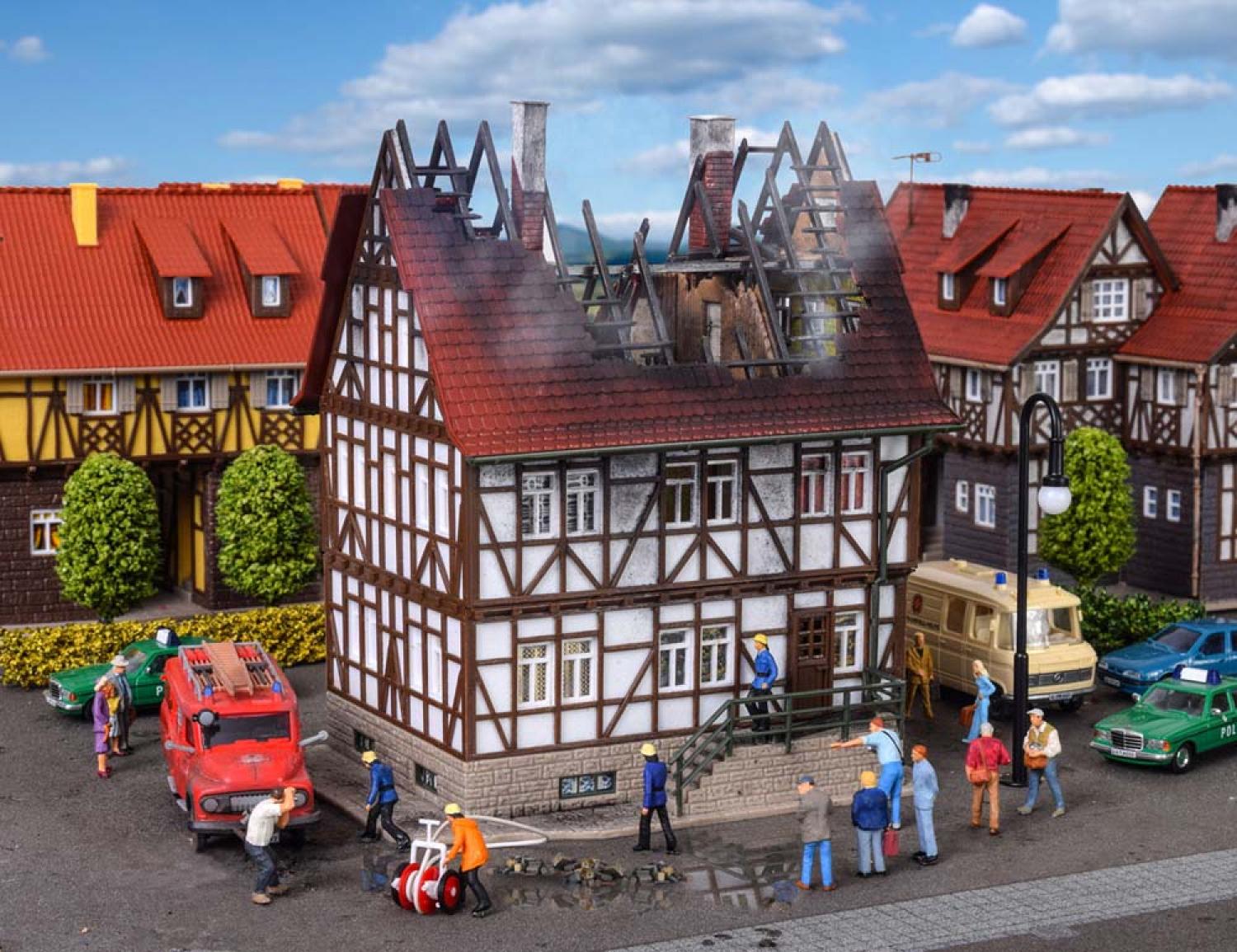 Vollmer 43728 H0 Brennendes Haus