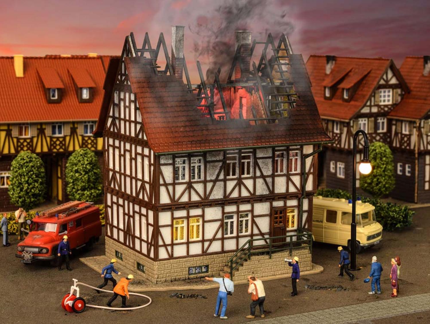 Vollmer 43728 H0 Brennendes Haus