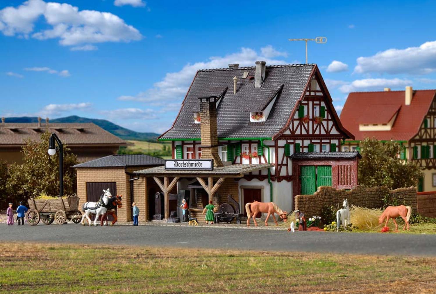 Vollmer 47696 N Dorfschmiede mit Zubehör