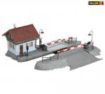Faller 120174 Bahnübergang mit Schrankenwärterhaus