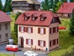 Faller 232328 Zweistöckiges Wohnhaus mit Fensterläden